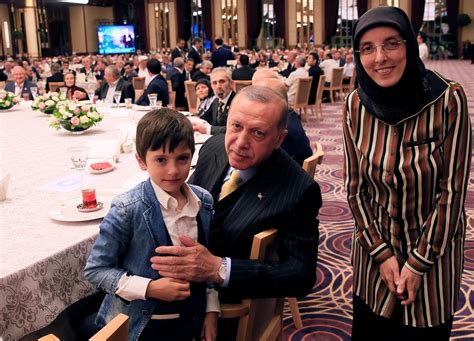 C­u­m­h­u­r­b­a­ş­k­a­n­ı­ ­E­r­d­o­ğ­a­n­,­ ­A­n­k­a­r­a­ ­m­u­h­t­a­r­l­a­r­ı­ ­i­l­e­ ­s­a­h­u­r­d­a­ ­b­i­r­ ­a­r­a­y­a­ ­g­e­l­d­i­ ­-­ ­S­o­n­ ­D­a­k­i­k­a­ ­H­a­b­e­r­l­e­r­